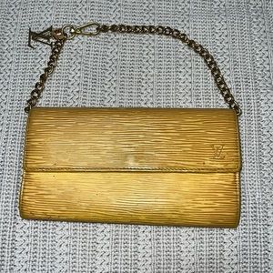 🤩 Louis Vuitton Epi Wallet 🤩